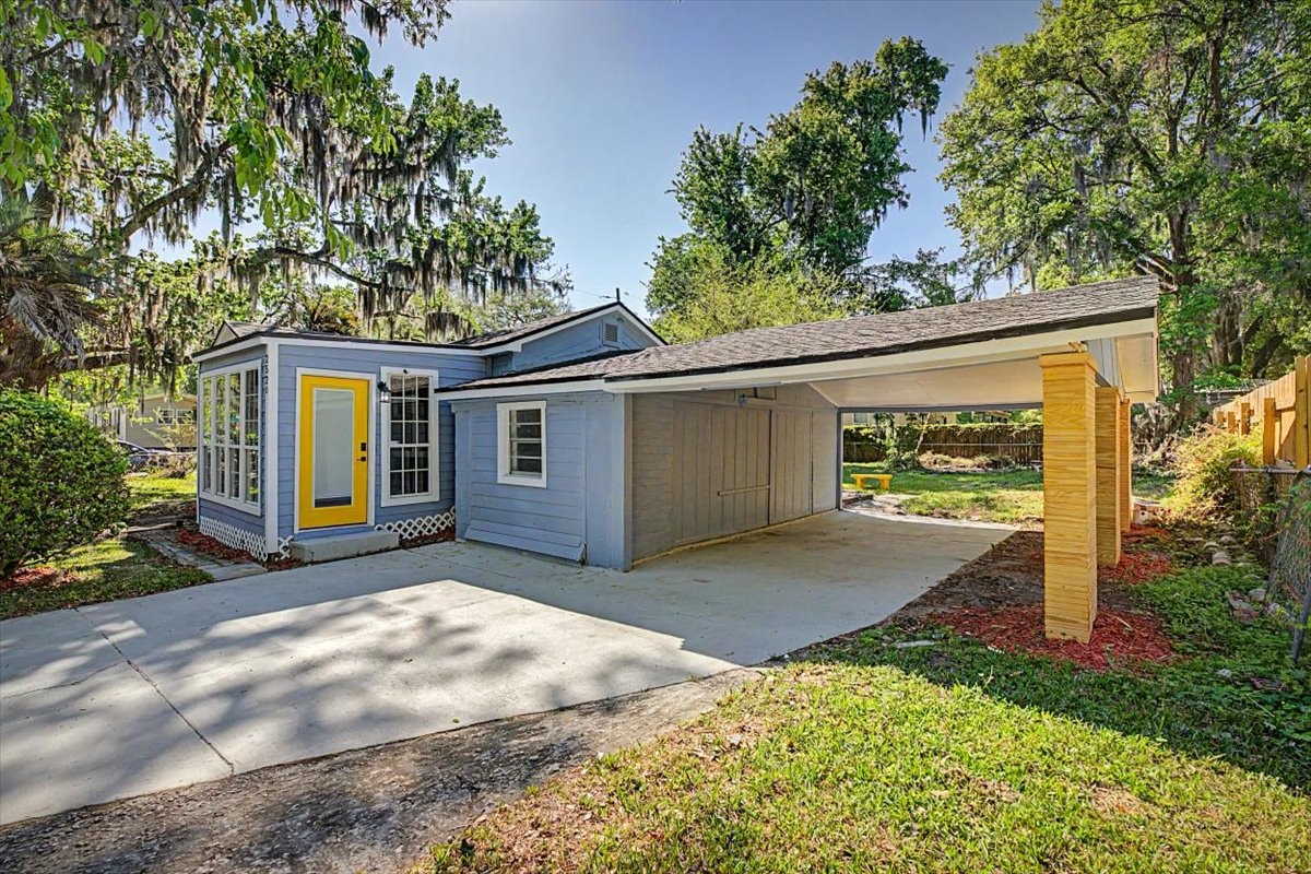 2520 Larsen Rd – exterior front view, renovated blue-grey cottage with yellow door and carport
